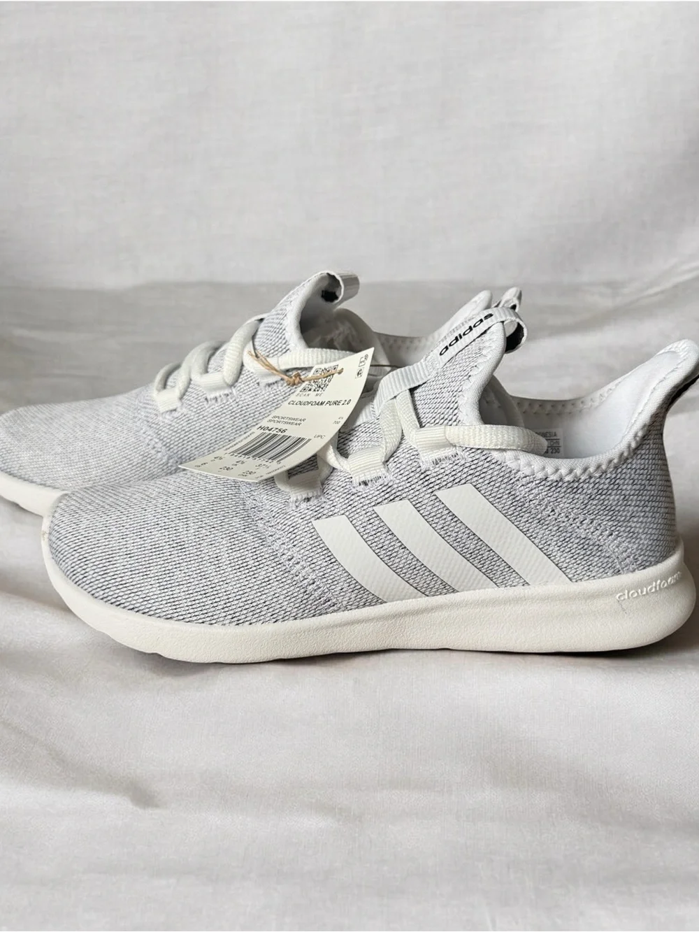 adidas Women’s Lightweight Knit Sneakers in Light Gray/White Size 6 (Kids 5) NWT